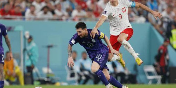 开云在线-出线了！莱万全场防守无怨言：这是一场快乐的失败