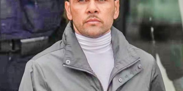 受害者证词矛盾，上诉庭撤销阿尔维斯强奸罪判决