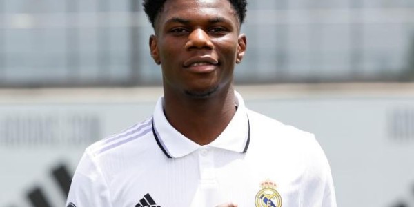 开云-西媒：选择加盟皇马 楚阿梅尼拒绝巴黎超千万年薪