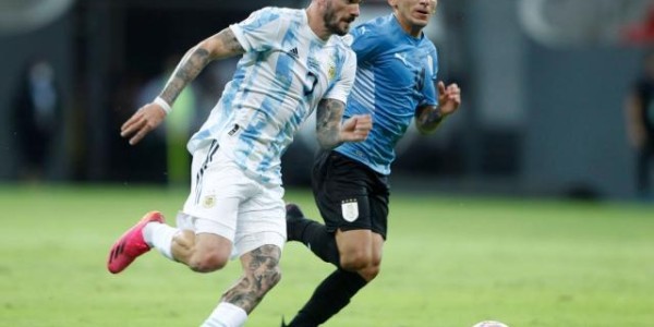 开云体育-小胜乌拉圭，阿根廷回归“传统”：防守+梅西=冠军？